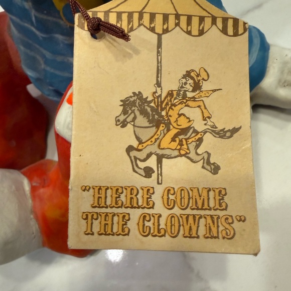 Vintage Annette Little “Here Come the Clowns” Sculpture – Signed - Picture 6 of 9
